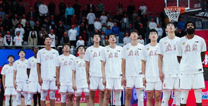 星空体育官网下载-广东今夏离队首人！23岁，天赋出众，已失杜锋信任！望走徐昕路线